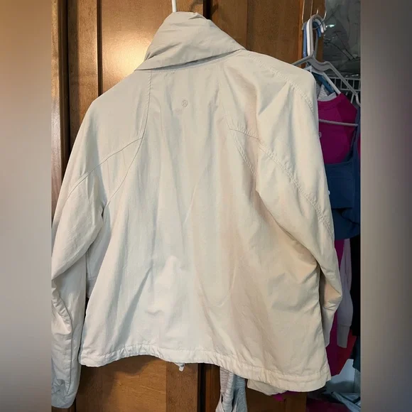 Lululemon Always Effortless Jacket
Dune - Picture 6 of 10